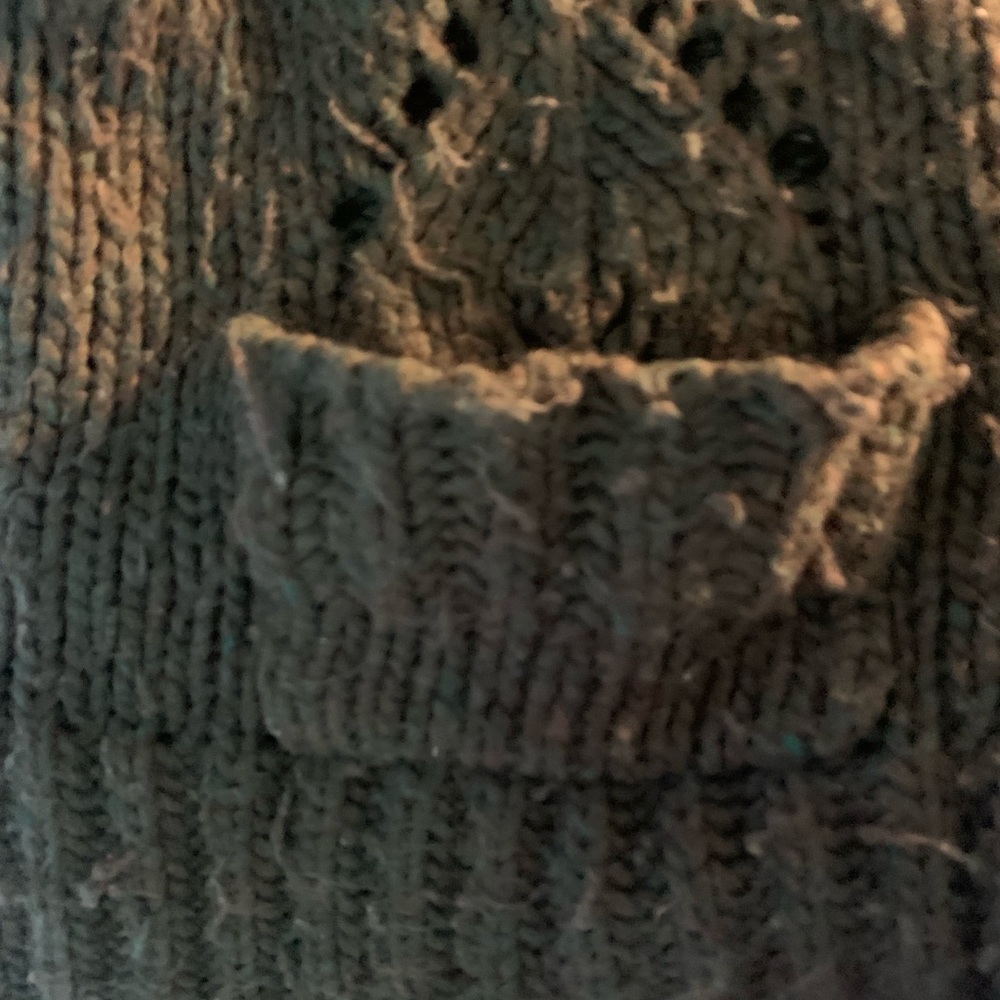 Short,thick button cardigan - Picture 6 of 12